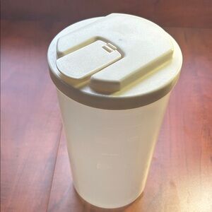 Vintage Rubbermaid 2 Qt White Plastic Servin’Saver Storage  Container